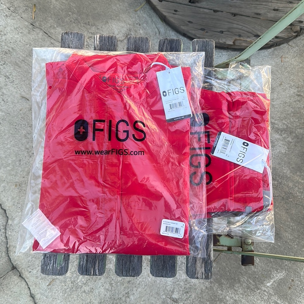Pop Red Rafaela oversized small scrub top + Zamora small petite joggers